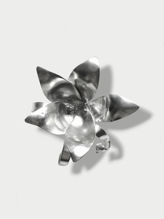 Anthony Was Here silver(925) three-dimensional flower brooch against a white background.
